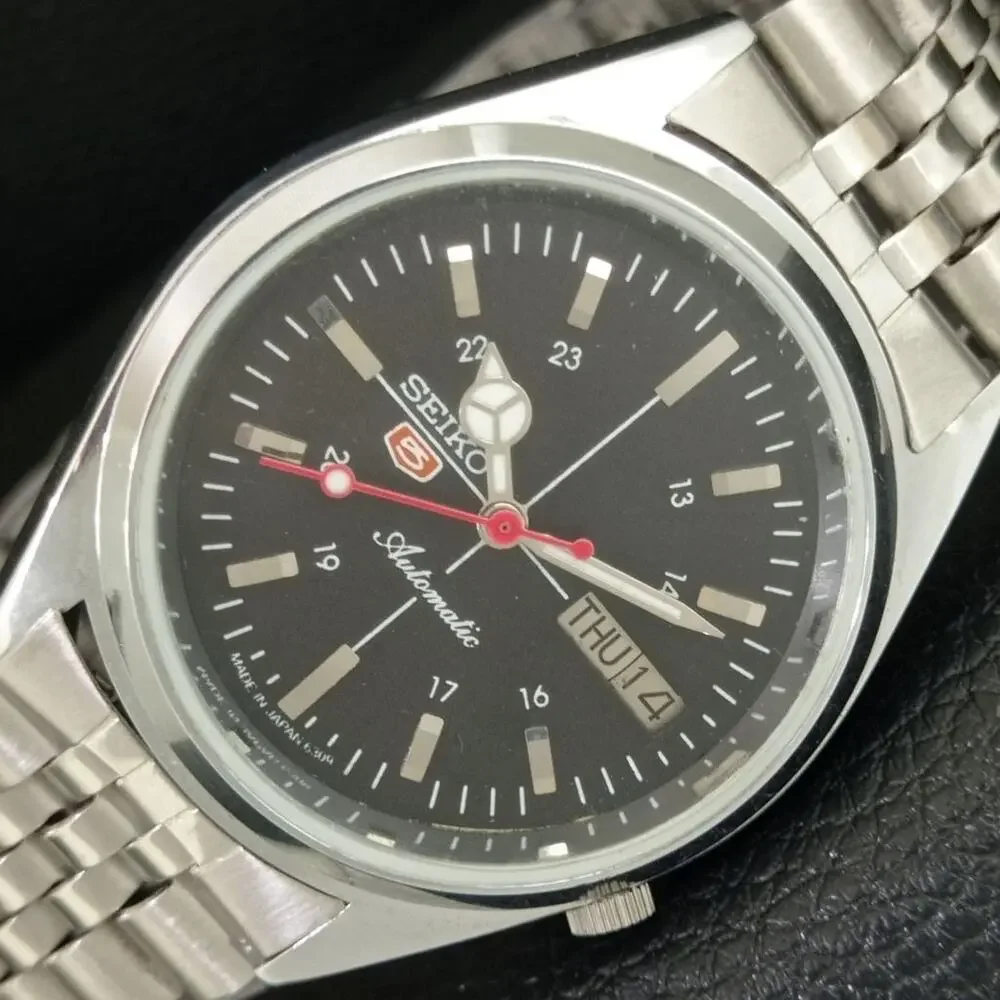 Vintage 1988 Seiko Automatic Mens Silver Watch W/daydate & Red accents